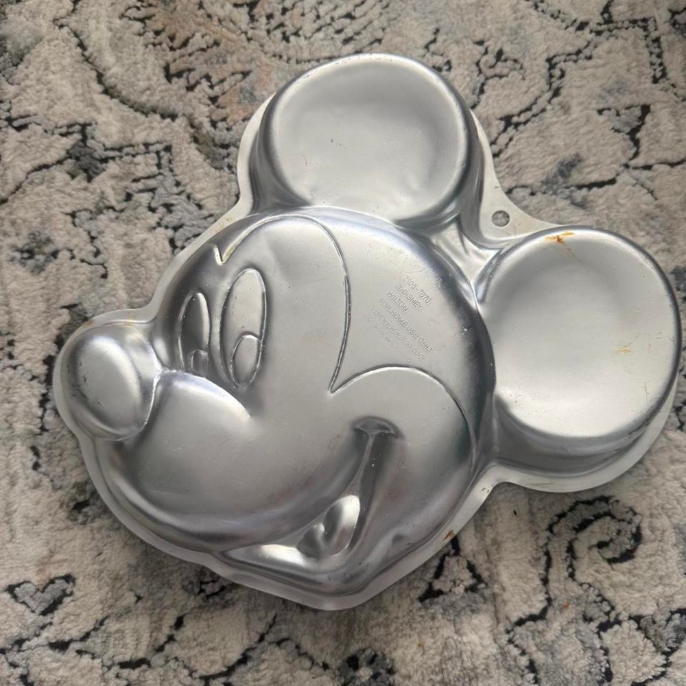 Wilton Mickey Mouse cake pan